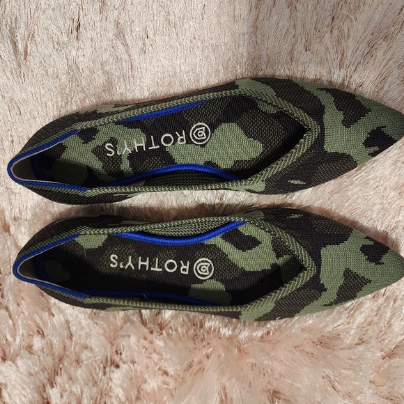 New Rothys point flat - Picture 4 of 4